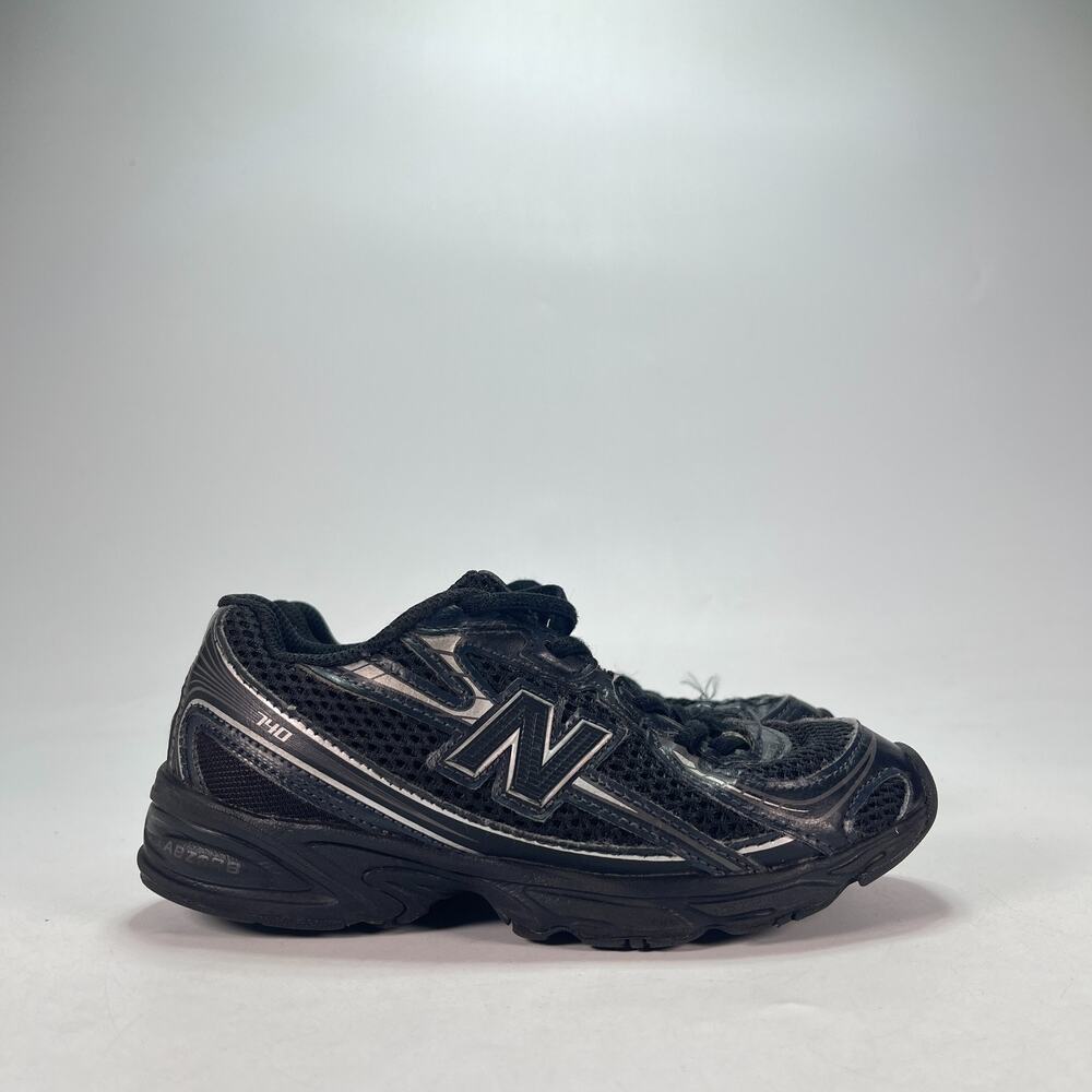 New Balance 740 Black Silver Metallic Lace Up Casual Lifestyle Shoes Youth Sz 1